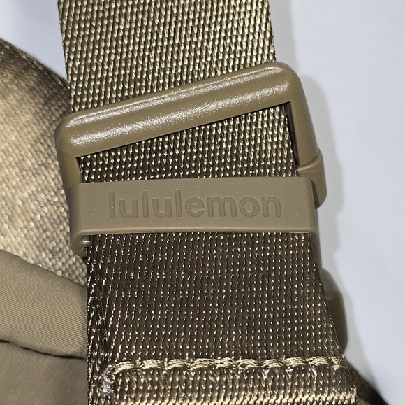 Lululemon Clean Lines Belt Bag Artifact Brand New Without Tags NWOT 2B - Picture 10 of 10